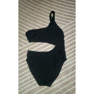 Black One-Shoulder Swimsuit